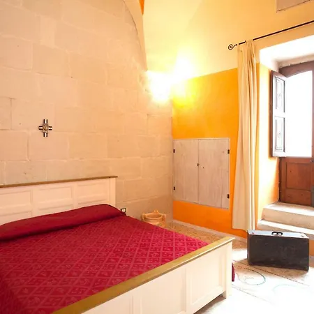 Borgo Dei Filitti - Artistico - Piscina Solarium & Enoteca Palmariggi