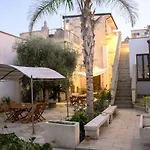 Borgo Dei Filitti - Artistico - Piscina Solarium & Enoteca Palmariggi